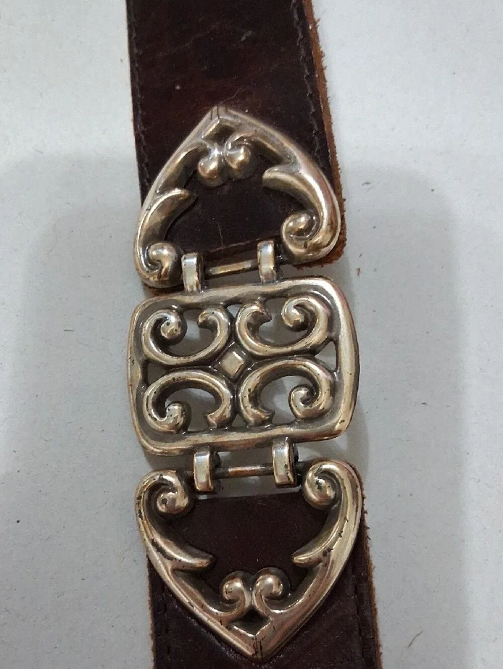 VINTAGE Fossil Brown Leather Women's Belt with Gold-Tone Ornate Buckle